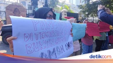 Ibu-Ibu Geruduk DPRD Jabar, Protes Sistem PCMB yang Dinilai Membingungkan Orang Tua