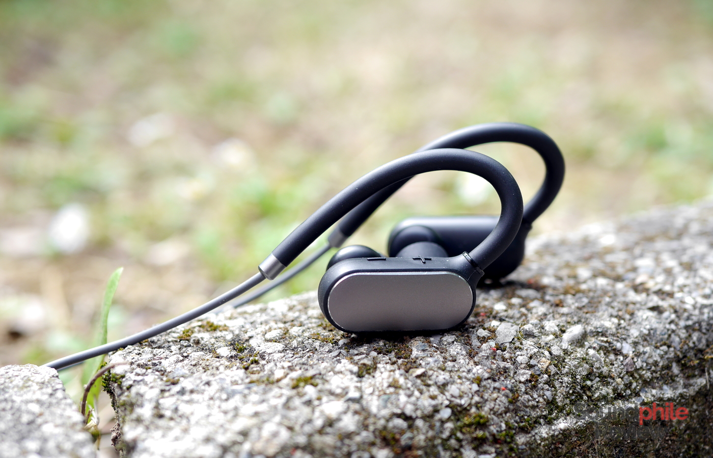 Xiaomi Hidupkan Lagi Headset Neckband Klasik, Baterai 16 Jam Dibanderol Murah di Eropa