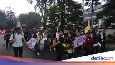 Usai Sampaikan Tuntutan di DPRD Jabar, Mahasiswa Akhiri Aksi dengan Tertib