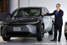 Akio Toyoda Khawatir Dunia Akan Didominasi Mobil Listrik, Toyota Tetap Beda Jalur