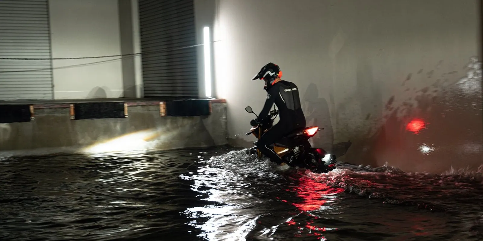 Baterai SLA Masih Layak Dipilih, Lebih Aman Saat Motor Listrik Terendam Banjir
