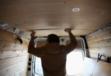 Potongan Paling Memuaskan Saat Bangun Campervan, Panel Kustom Yang Pas Sempurna