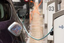 Cas Mobil Listrik Saat Hujan Deras Ternyata Tetap Aman, Asal Jangan Abaikan 5 Hal Ini