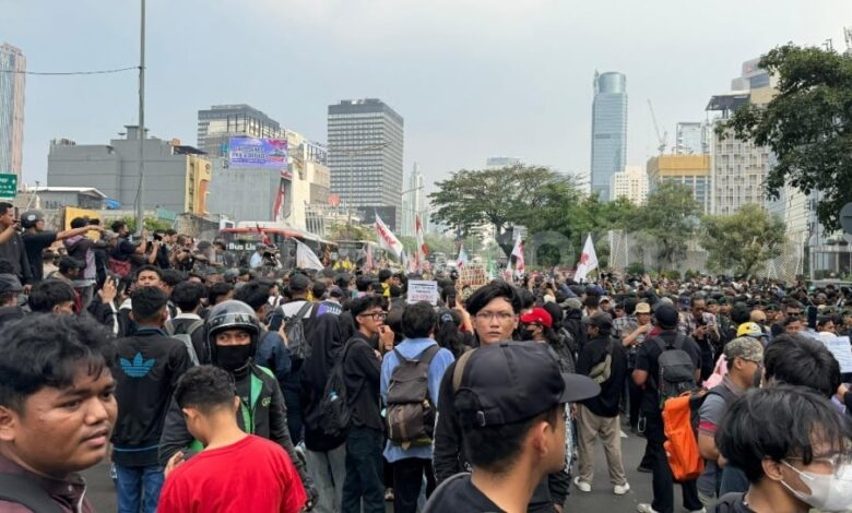 Bom Molotov Disita di Benhil, Polisi Tangkap 2 Orang Diduga Tunggangi Demo Mahasiswa Di Jakarta