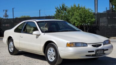 Ford Thunderbird LX 1996 Ini Masih Jalan Halus, Tapi Jelas Butuh Sentuhan Serius