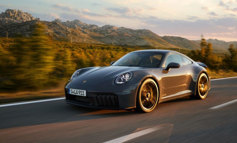 Porsche Tolak Ubah 911 Jadi EV, Mesin Bensin Dan Hybrid Masih Jadi Senjata Utama