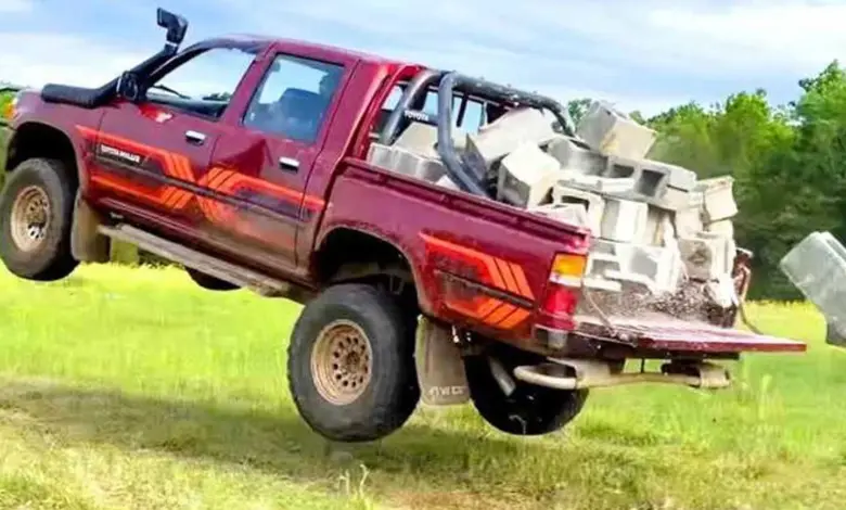 Toyota Pasang Pelat Bawah Aneh Di Hilux Lama, Stabilitas Terganggu Angin Sisi Berubah Total