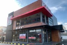 Seluruh Gerai KFC Di Palu Dipasangi Spanduk Sanksi, Pajak Telat Disetor Berulang Kali