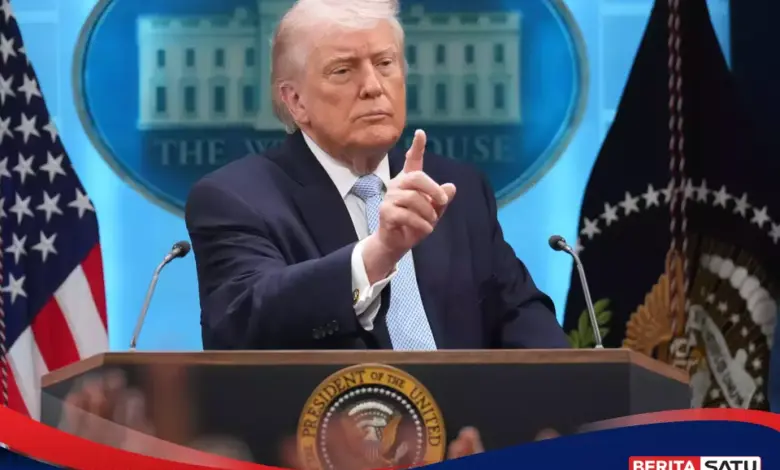 Trump Klaim 100 Juta Barel Tembus Hormuz, Data Pelayaran Memicu Keraguan?