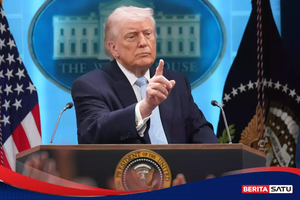 Trump Klaim 100 Juta Barel Tembus Hormuz, Data Pelayaran Memicu Keraguan?