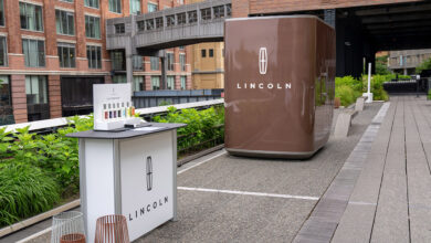 Lincoln Bikin Pod Mewah Mirip Porta Potty, Cara Aneh Menjual Ketenangan