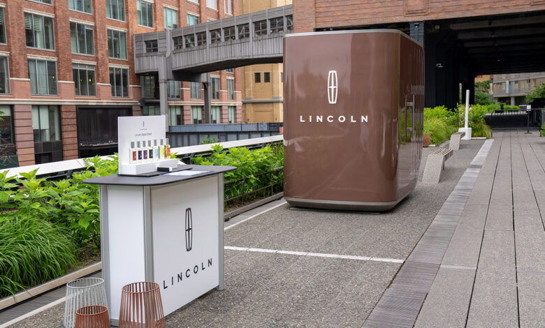 Lincoln Bikin Pod Mewah Mirip Porta Potty, Cara Aneh Menjual Ketenangan