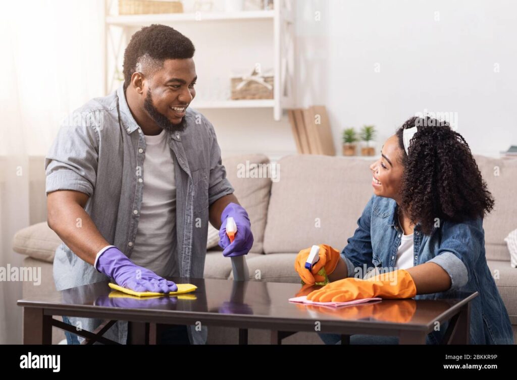 Split-Shift Parenting, Cara Bagi Tugas Rumah Tangga yang Bikin Hubungan Lebih Adil