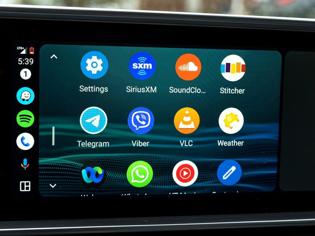 Android Auto Diam-Diam Jadi Mesin Produktivitas, PDF Kini Bisa Didengarkan di Mobil