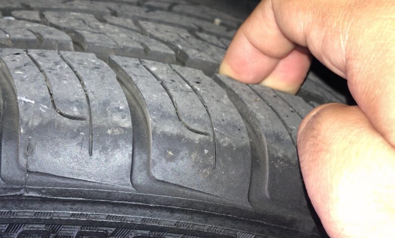 Ban Mobil Jalan, Ban Sudah Habis, Tapi Dealer Bilang Masih Setahun Lagi