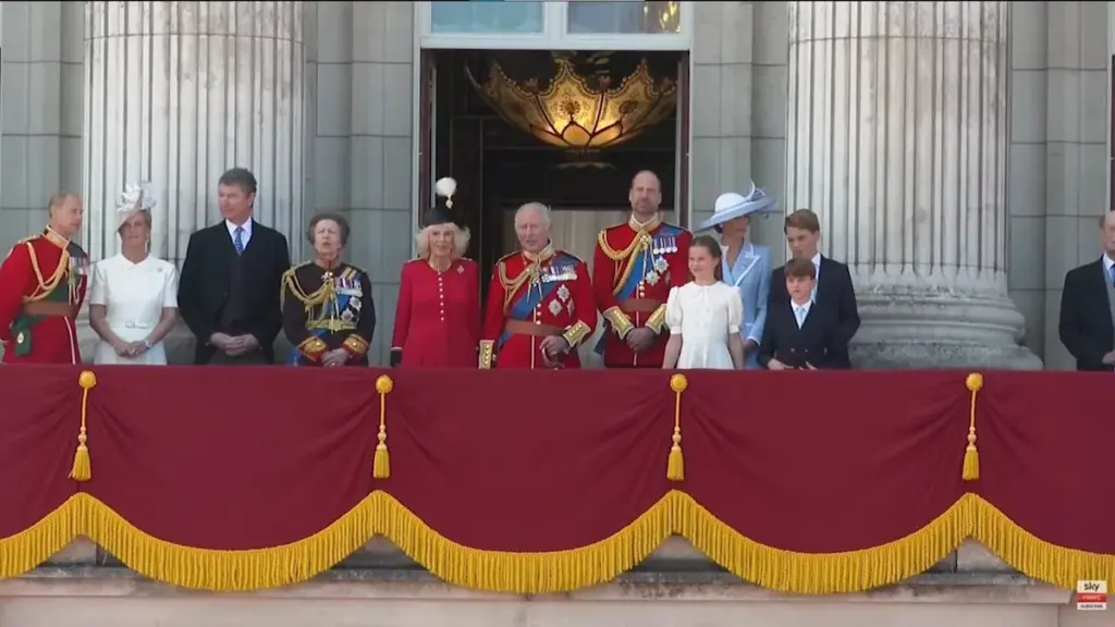 King Charles Pimpin Balkon Kerajaan Yang Dipersempit di Trooping the Colour 2026, Isyarat Baru Tradisi Monarki