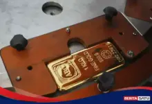 Emas Dan Perak Kompak Melemah, Pasar Menahan Napas Jelang Rapat The Fed