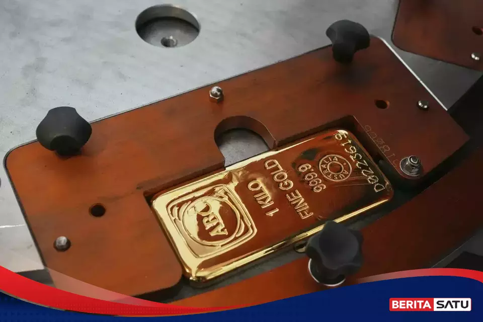 Emas Dan Perak Kompak Melemah, Pasar Menahan Napas Jelang Rapat The Fed