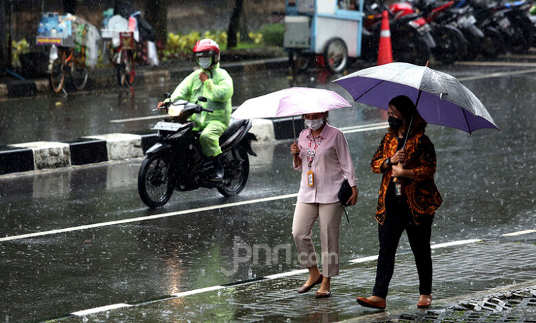 BMKG Peringatkan Hujan Ringan Hingga Sedang Di Jawa Barat, Siang Hingga Malam Jadi Waktu Paling Waspada