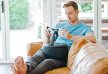 Bantal Gaming Ini Janjikan Main Handheld Lebih Nyaman Di Tempat Tidur, Tanpa Tangan Cepat Kesemutan