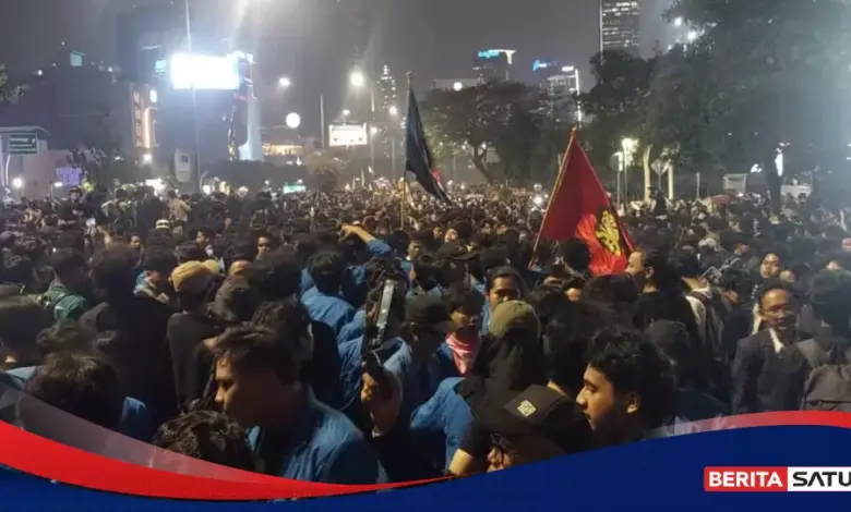 Seusai Demo, TNI-Polri Bersihkan Jalanan, Teddy Tunjukkan Pemulihan Cepat Ruang Publik