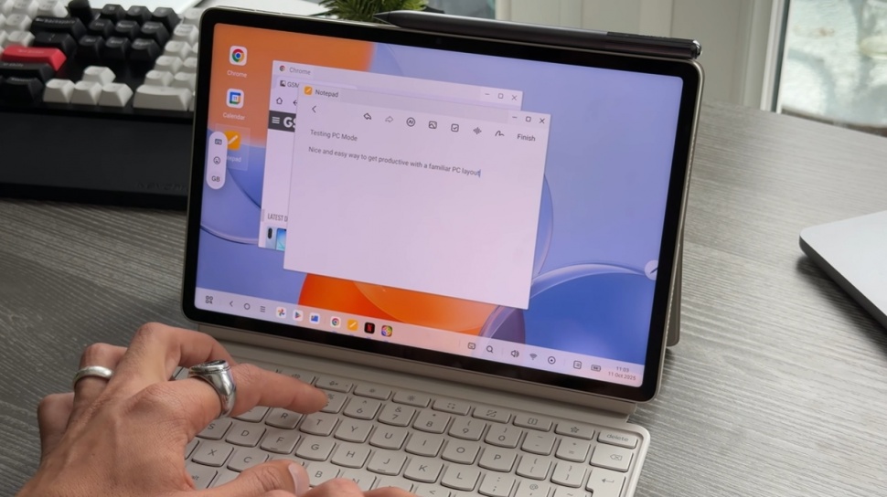 Lenovo Yoga Tab Terasa Premium, Tapi Dua Kekurangan Ini Bisa Membuat Anda Berpikir Ulang