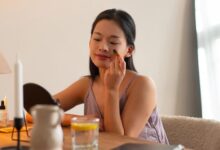 5 Kebiasaan Pagi Yang Diam-Diam Bikin Kamu Terlihat Lebih Muda