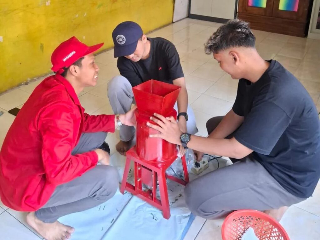 Mesin Pencacah Hadir di RW 05 Ampel, Bank Sampah Kini Punya Harapan Baru