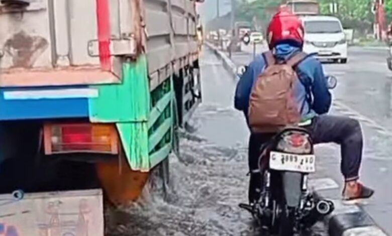 Hujan Pagi dan Rob Ancam Pantura Jateng, Warga Diminta Siaga di Jalur Semarang-Demak