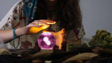 Pasangan Texas Diduga Telan $2,5 Juta Lewat Ritual “Pembersihan Kutukan”, Korban Disuruh Kirim Koin Emas