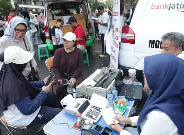 Pemkot Surabaya dan Pemprov Jatim Buka Bayar PKB-PBB di CFD Taman Bungkul, Warga Tak Perlu ke Kantor Lagi