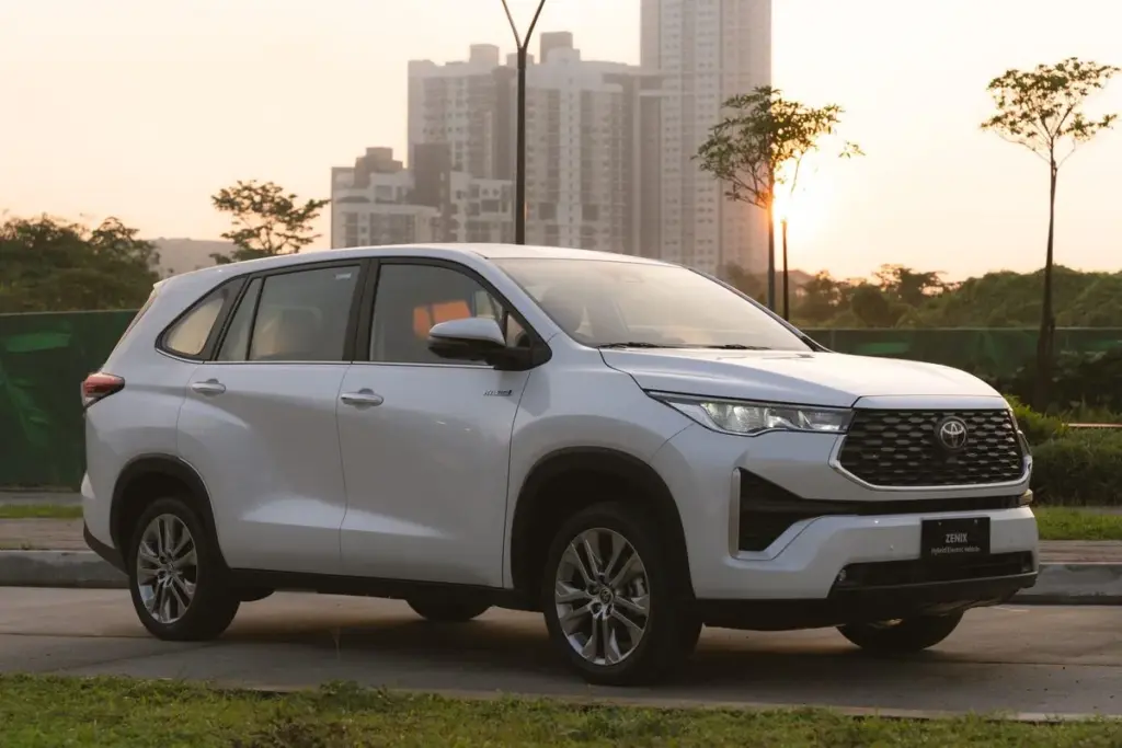 Road Trip Jakarta-Bandung Pakai Innova Zenix Hybrid, Cuma Siapkan Rp 150 Ribuan?