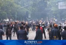 Demo Mahasiswa di DPRD Jabar Berakhir Ricuh Petasan Meledak Saat Massa Mundur