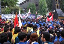 Ratusan Mahasiswa Kepung Kantor Gubernur Jateng, Tuntut Evaluasi MBG Dan Stabilitas Ekonomi
