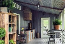 Lantai Teras Motif Kayu Ini Membuat Rumah Desa Sederhana Terasa Lebih Hangat dan Estetik