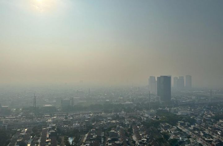 Udara Jakarta Kembali Tidak Sehat, Warga Disarankan Pakai Masker dan Kurangi Keluar Rumah
