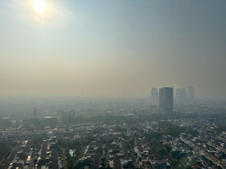 Udara Jakarta Kembali Tidak Sehat, Warga Disarankan Pakai Masker dan Kurangi Keluar Rumah