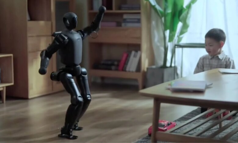 Robot Kecil T1 Menendang Bola Sampai Tembus Dinding, Lompatan Baru yang Bikin Khawatir