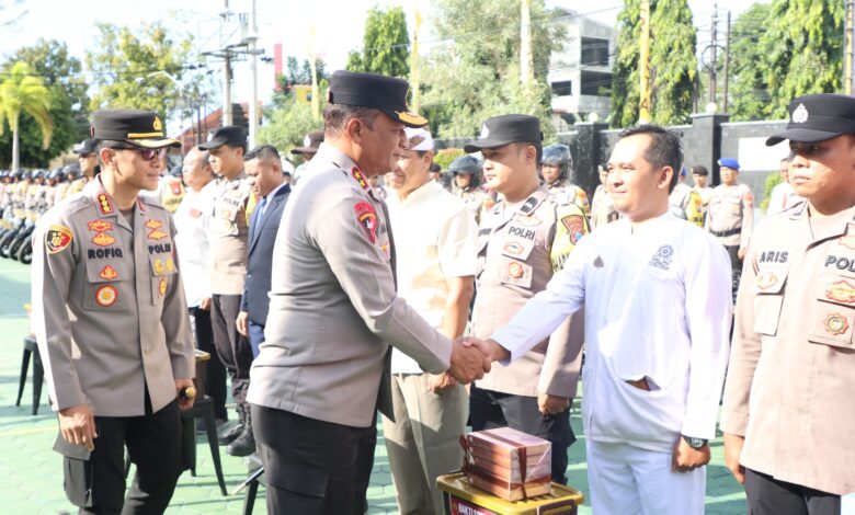 Kapolda Jatim Bagikan 2.055 Kitab Suci di Banyuwangi, Pesan Kerukunan dari Hari Bhayangkara