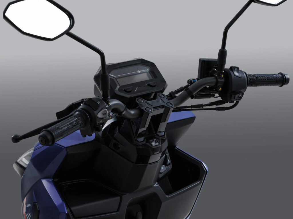 Vario 125 Tipe Street Hadir Beda, Naked Handlebar-Nya Bikin Tampilan Makin Berani