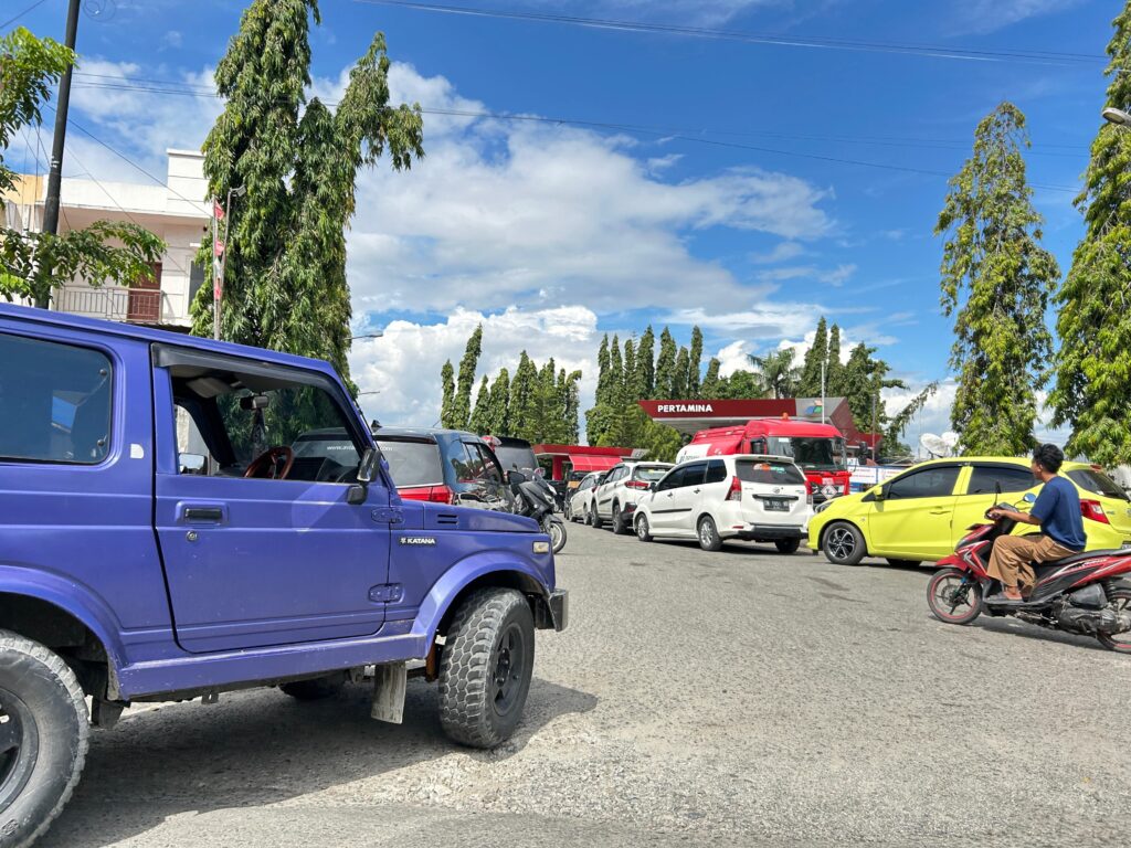 Pascagempa M 6,7 Guncang Palu, Antrean BBM Mengular di Tengah Trauma Warga