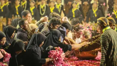 Ribuan Warga Padati Kirab 1 Sura Mangkunegaran, Sekda Jateng Sebut Tradisi Kekuatan Daerah