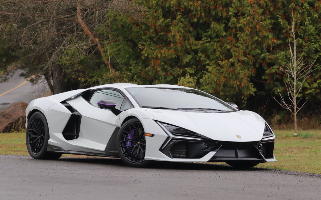 Lamborghini Revuelto 2026 Menggoda Sultan, V12 Hybrid 1.001 HP dengan Karakter Jet Tempur