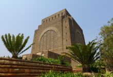 Monumen Voortrekker Afrika Selatan, Relief Marmer Raksasa Dan Sinyal Matahari Yang Langka