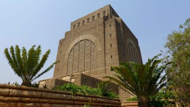 Monumen Voortrekker Afrika Selatan, Relief Marmer Raksasa Dan Sinyal Matahari Yang Langka
