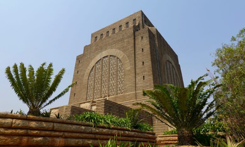 Monumen Voortrekker Afrika Selatan, Relief Marmer Raksasa Dan Sinyal Matahari Yang Langka