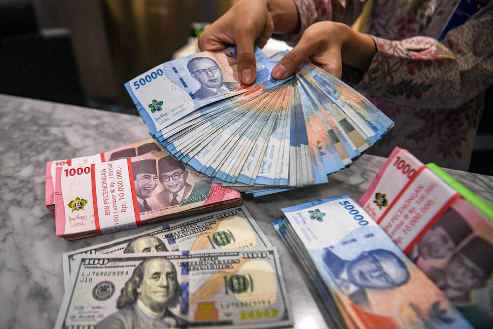 Rupiah Melemah Tipis, Pasar Menahan Napas Menanti Keputusan The Fed
