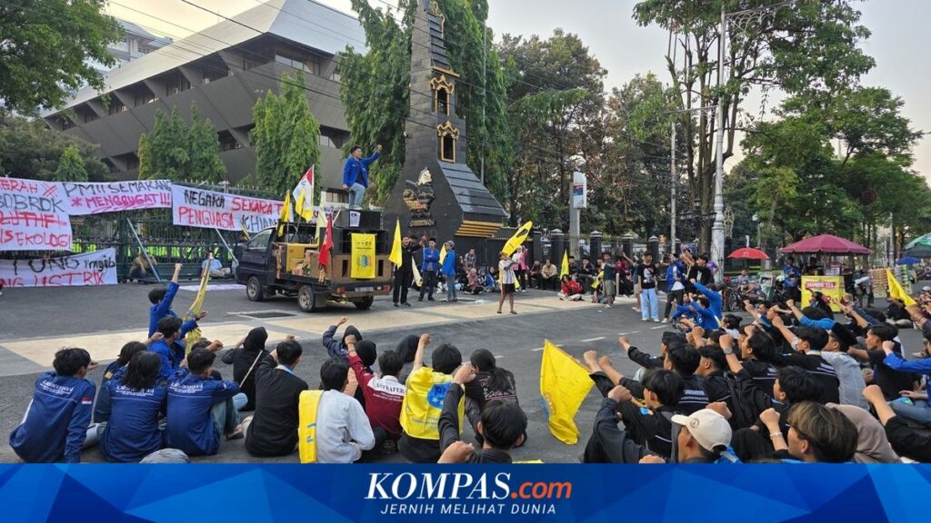 Gelombang Aksi Mahasiswa Semarang Berlanjut, Massa Geruduk Kantor Gubernur Jateng