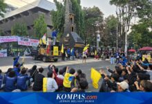 Gelombang Aksi Mahasiswa Semarang Berlanjut, Massa Geruduk Kantor Gubernur Jateng