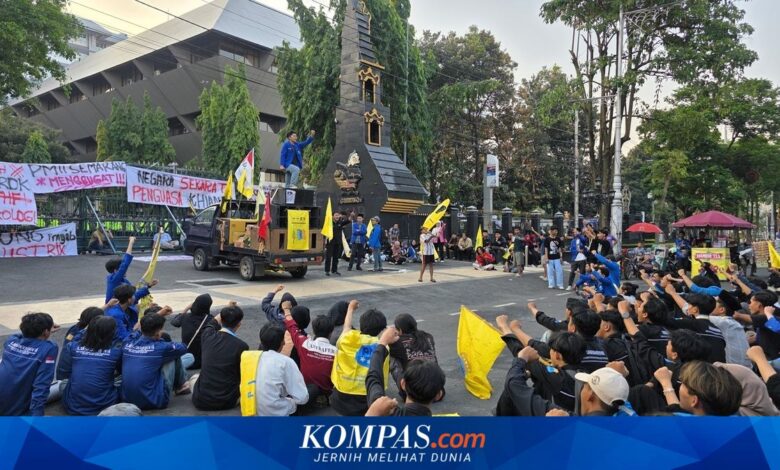 Gelombang Aksi Mahasiswa Semarang Berlanjut, Massa Geruduk Kantor Gubernur Jateng